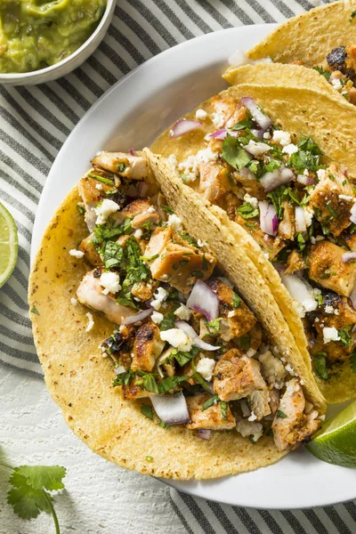 Zelfgemaakte kip taco's met UI — Stockfoto