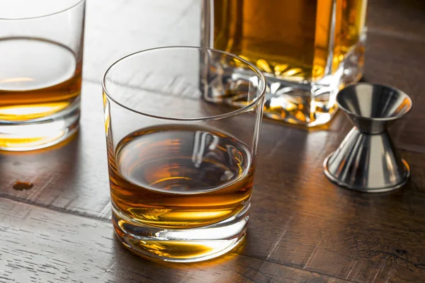 Pyszne Bourbon Whiskey Neat — Zdjęcie stockowe