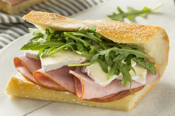 Zelfgemaakte Franse Ham en Brie Stokbrood Sandwich — Stockfoto