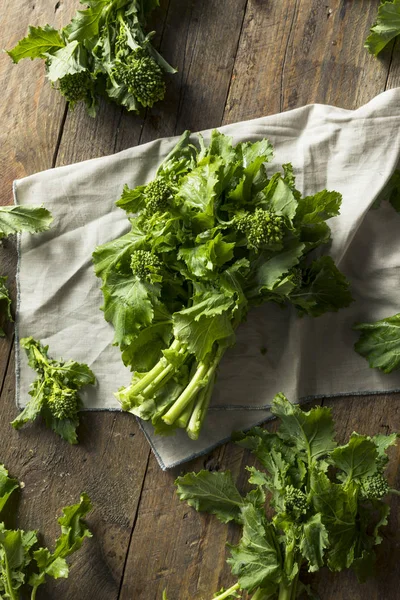 Rå grøn økologisk broccoli Rabe - Stock-foto