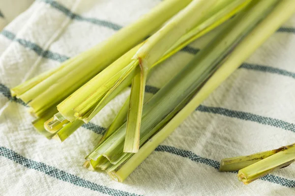 Hierba de limón orgánica verde cruda —  Fotos de Stock