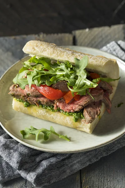 Sanduíche de bife de carne caseira — Fotografia de Stock