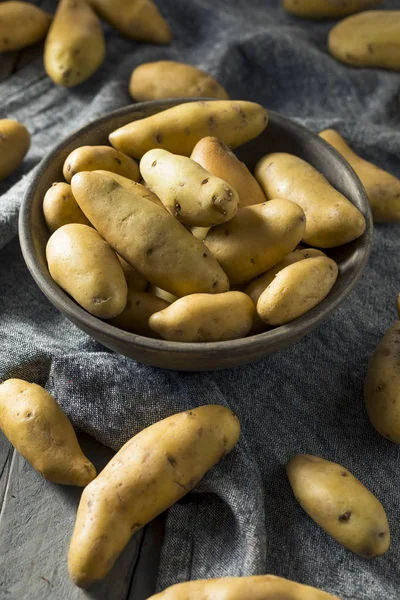 Raw Yellow Fingerling Potatoes — Stock Photo, Image