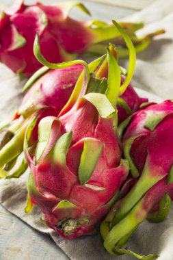 Çiğ kırmızı organik Dragon meyve