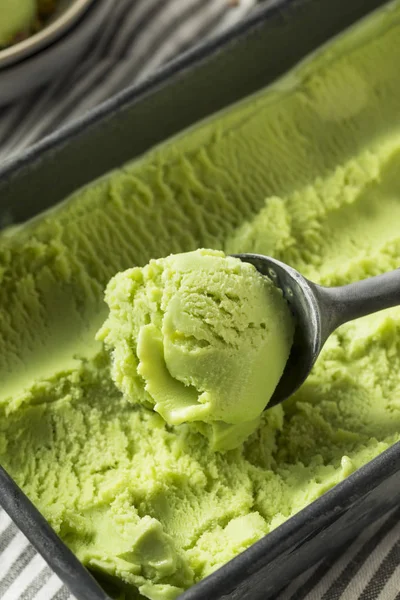 Crème glacée à la pistache verte maison — Photo