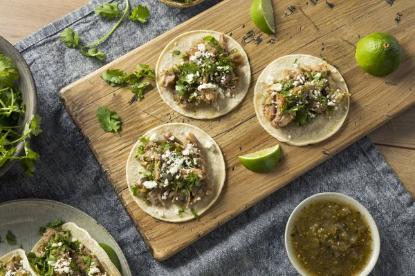 Саморобна свинина Carnitas Tacos — стокове фото