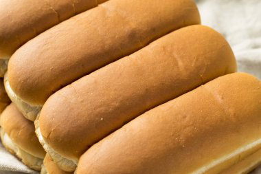 Bütün tahıl sosisli çörekler