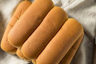 Bütün tahıl sosisli çörekler