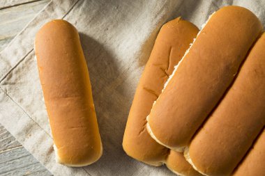 Bütün tahıl sosisli çörekler