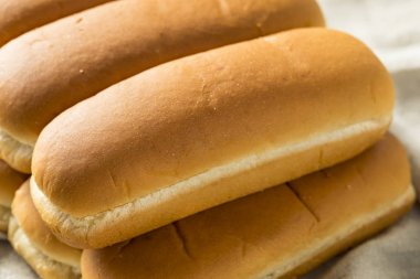 Bütün tahıl sosisli çörekler