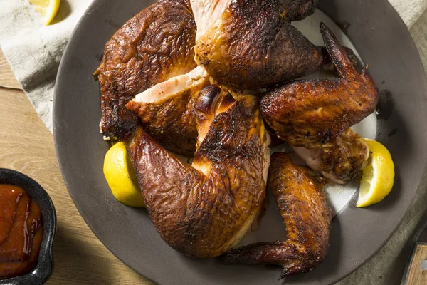 Grill füstölt egész csirke — Stock Fotó