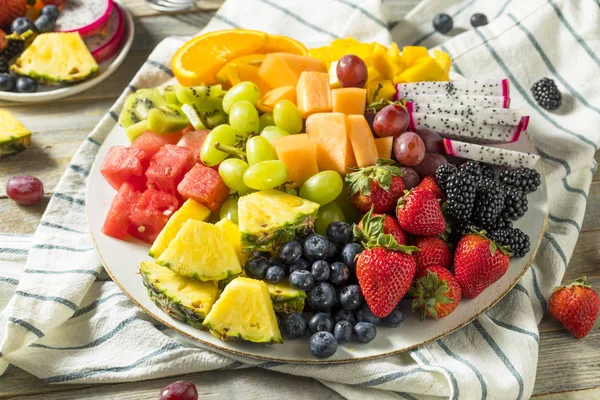 Bandeja de fruta orgánica cruda — Foto de Stock