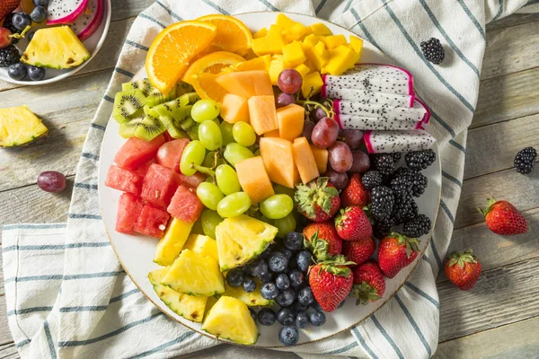 Bandeja de fruta orgánica cruda — Foto de Stock