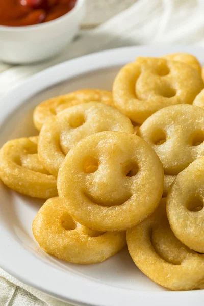 Zelfgemaakte Smiley gezicht Franse frietjes — Stockfoto