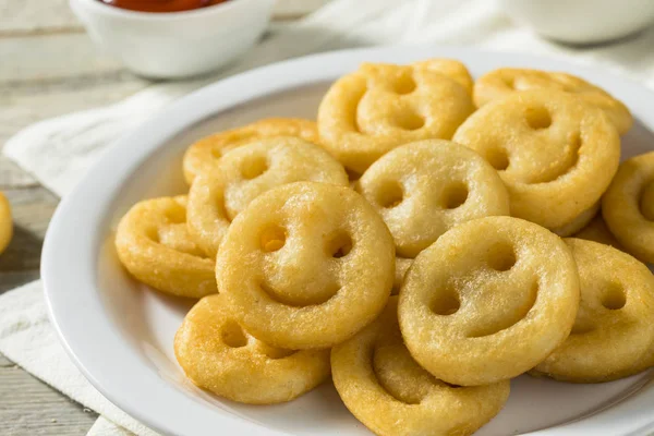 Zelfgemaakte Smiley gezicht Franse frietjes — Stockfoto