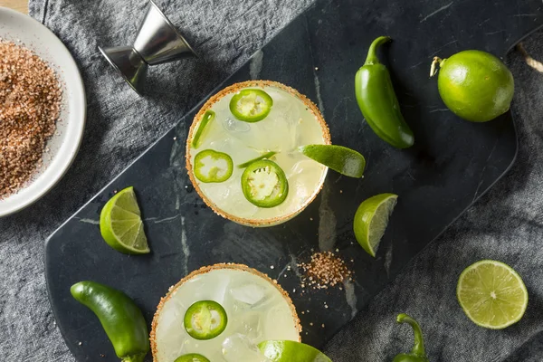 Hausgemachte würzige Margarita mit Limetten — Stockfoto