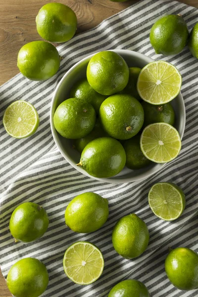 Limas cítricas orgánicas verdes crudas —  Fotos de Stock