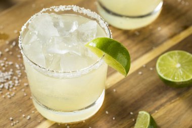 Tekila ile alkollü kireç Margarita