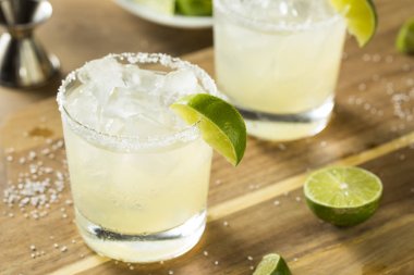 Tekila ile alkollü kireç Margarita