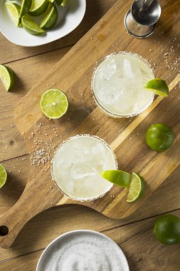 Tekila ile alkollü kireç Margarita