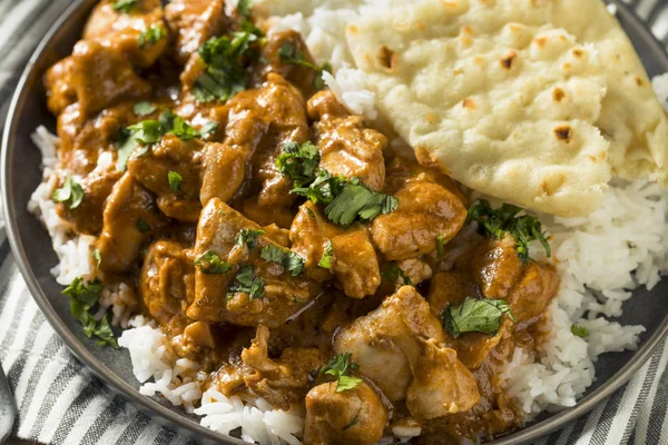 Frango de manteiga indiano caseiro com arroz — Fotografia de Stock