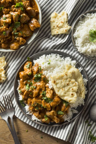 Frango de manteiga indiano caseiro com arroz — Fotografia de Stock