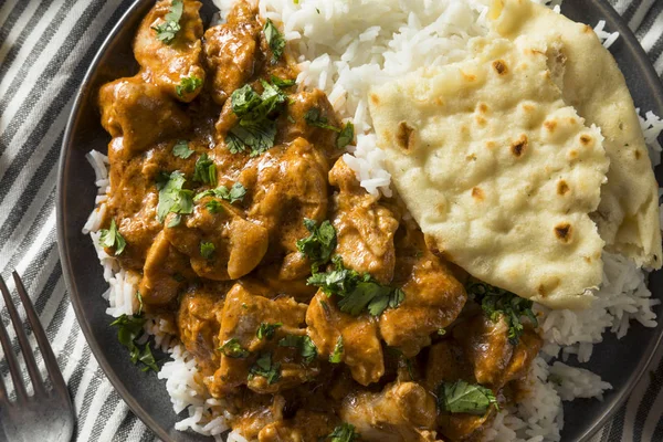 Frango de manteiga indiano caseiro com arroz — Fotografia de Stock