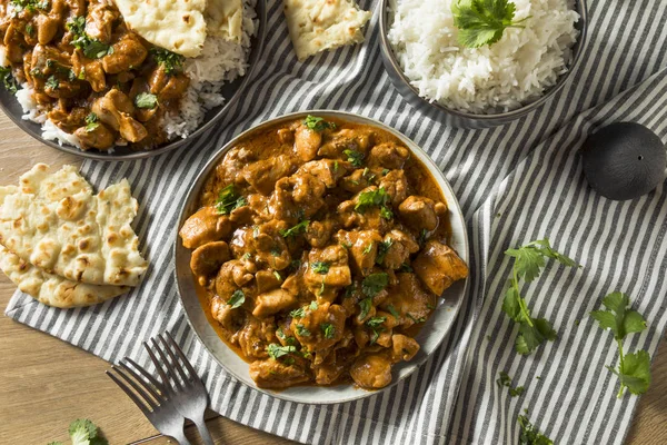 Frango de manteiga indiano caseiro com arroz — Fotografia de Stock