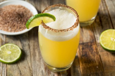 Meksika Birası ve Limonlu Michelada Kokteyli