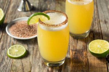 Meksika Birası ve Limonlu Michelada Kokteyli