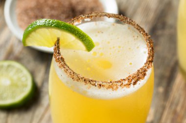 Meksika Birası ve Limonlu Michelada Kokteyli