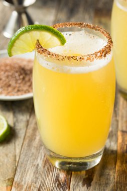 Meksika Birası ve Limonlu Michelada Kokteyli