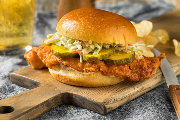 Zelfgemaakte Nashville Hot Fish Sandwich — Stockfoto