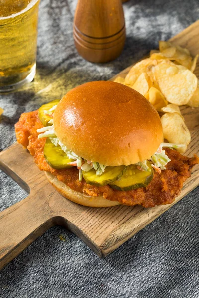 Hjemmelaget Nashville Hot Fish Sandwich – stockfoto