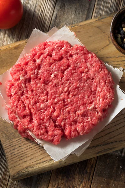 Pattys de Hamuburger orgânico vermelho cru — Fotografia de Stock