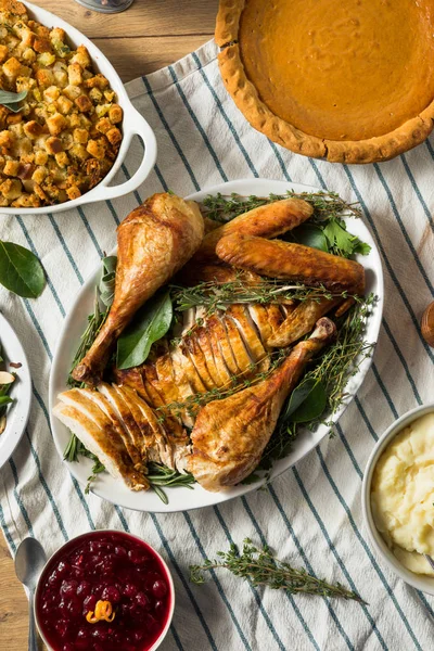 Hemlagad Thanksgiving Skär upp Turkiet Platter — Stockfoto