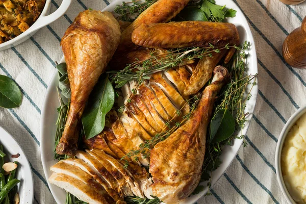 Buatan rumah Thanksgiving Cut Up Turkey Platter — Stok Foto