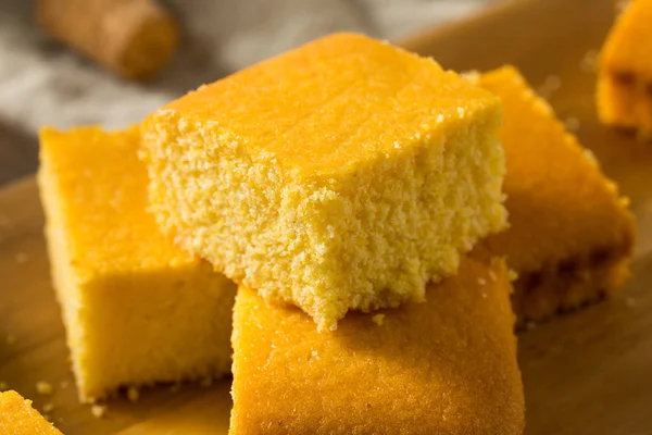 Caseiro Cut Up Cornbread — Fotografia de Stock