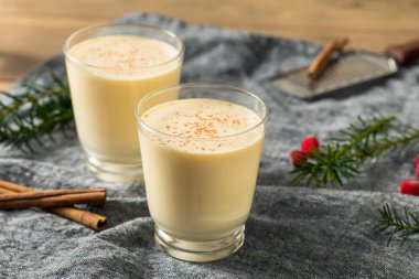 Bardakta Ev Yapımı Eggnog