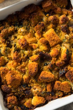 Ev yapımı Şükran Günü istiridyesi Mısır ekmeği