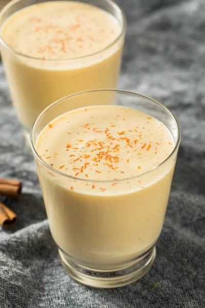 Homemade Eggnog in a Glass — Stock Photo, Image