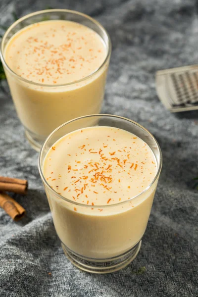 Homemade Eggnog in a Glass — Stock Photo, Image