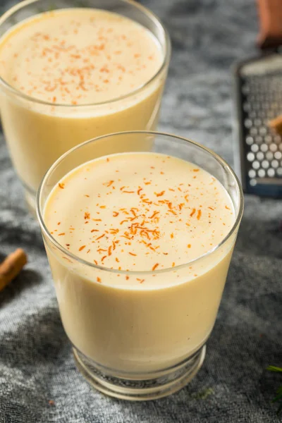 Homemade Eggnog in a Glass — Stock Photo, Image