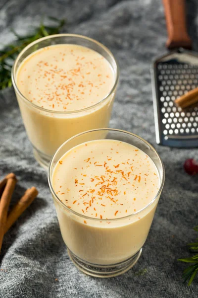 Homemade Eggnog in a Glass — Stock Photo, Image