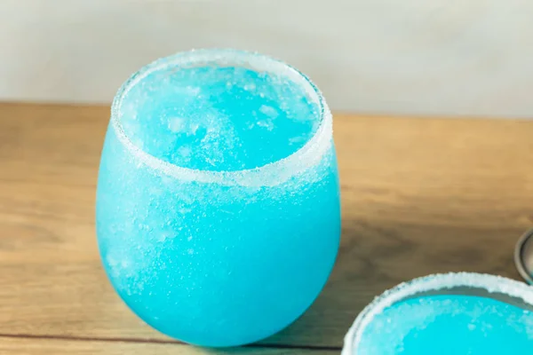 Hausgemachter gefrorener Blue Jack Frost Cocktail — Stockfoto