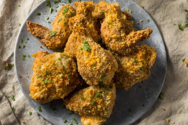 Ev yapımı fırın fırınlanmış tavuk.