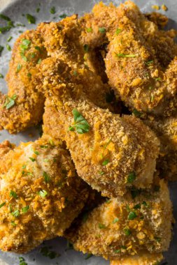 Ev yapımı fırın fırınlanmış tavuk.