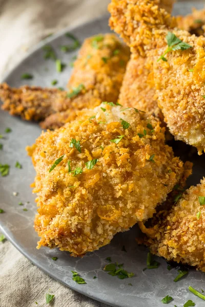 Ev yapımı fırın fırınlanmış tavuk.