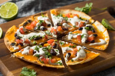 Ev Yapımı Açık Yüzlü Quesadilla Peynirli Gevrek