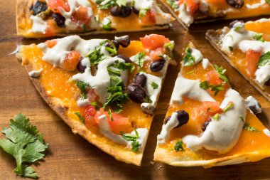 Ev Yapımı Açık Yüzlü Quesadilla Peynirli Gevrek